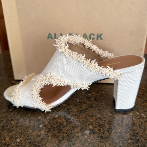 NEW - ALL BLACK Brand - Cute Cream Mules w/ Chunky Heel & Frayed Edges - Sz 9 - Picture 2 of 13